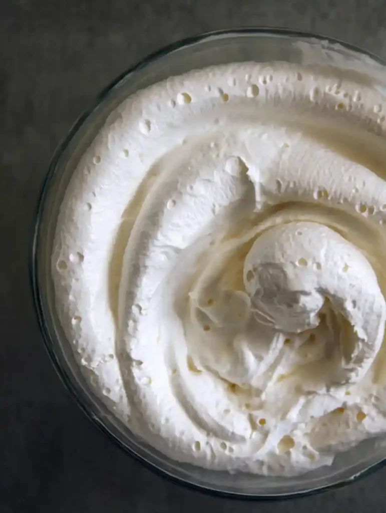 Verrine de tiramisu Kinder Bueno White avec crème mascarpone