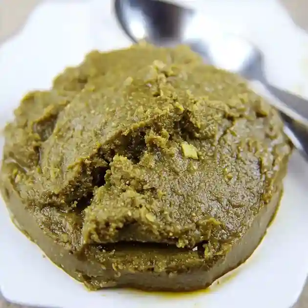 pâte de pistache recette maison dans un pot en verre